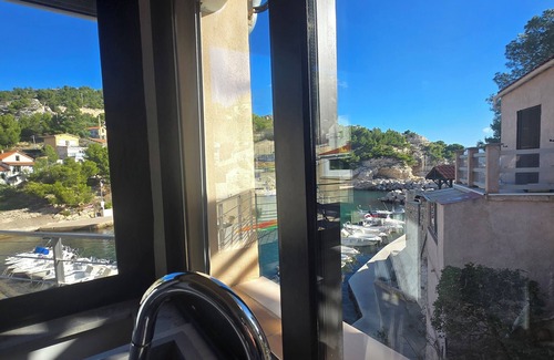 Calanque de Morgiou Apartment | Renovated waterfront haven of peace