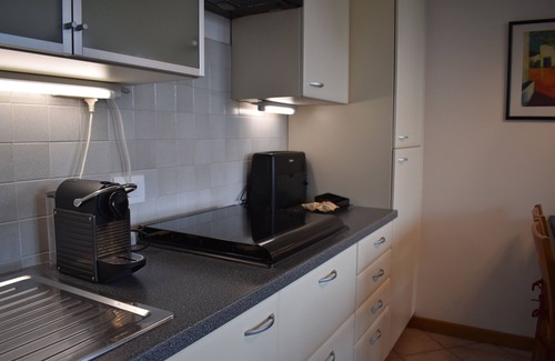 Cola Apartment | Renovierte Wohnung/Pool/TV/Wlan/Garage/Familiy Friendly