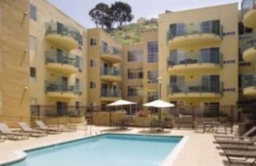 Mission Valley Resort | Renowned San Diego Zoo and the Old Globe Theatre nearby!