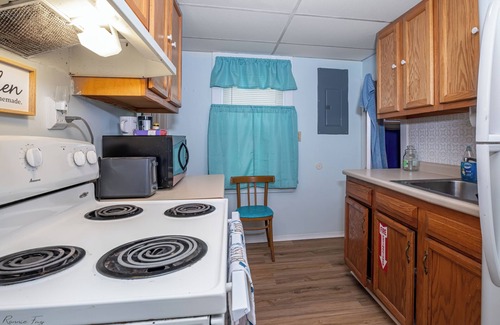 Wildwood House | Rent 18 + 3 bedroom home 1 block from beach 5 minute walk to convention center!