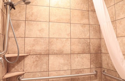 Heyburn House | Rent 8, 9, 10 or 11 rooms with group kitchen, living & dining areas.
