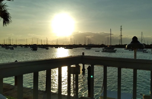 Marathon Condo | Rent a place in Paradise.