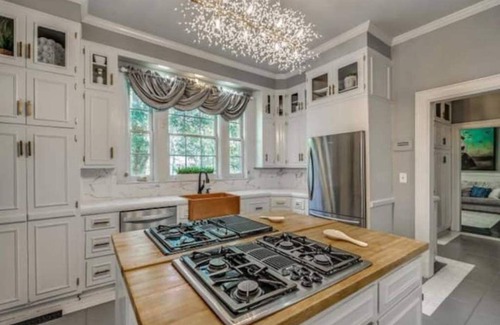 Conway House | Rent a whole Inn! The Inn on Elm 6 beds/5 baths.