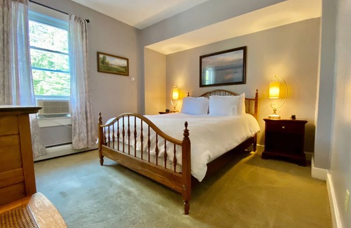 Wilmington Bed & Breakfast | Rent out the entire inn & enjoy all of amenities available! Breakfast included!