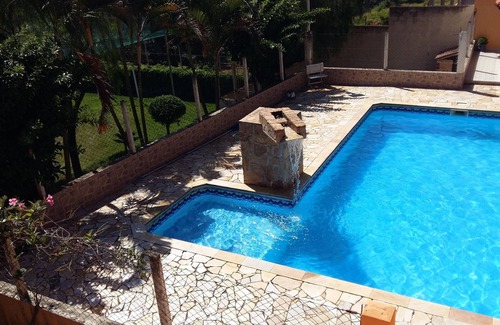 Igarata House | Rent Room Season, Sitio with Pool, Sauna, Field, Edicula, Wifi, Salao games.