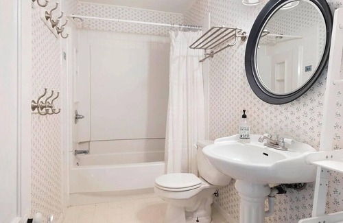 Historic District House | Rent the Entire Historic St James Hotel located in charming Georgetown!