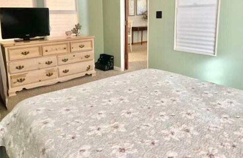 Acton House | Rent TWO unit In Indianapolis. Sleeps 10!