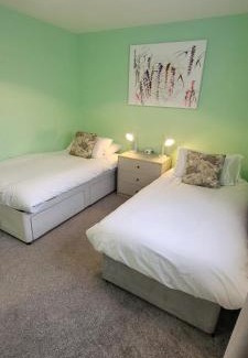Crawley City Centre Apartment | Rent Unique the Beeches 2bed