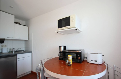 Gross Zicker Apartment | Rental-Modern-Private Bathroom-Terrace-WG2