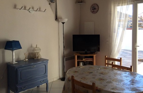 Port-la-Nouvelle Cabin | Rental Pavilion T3 With Large Enclosed Courtyard