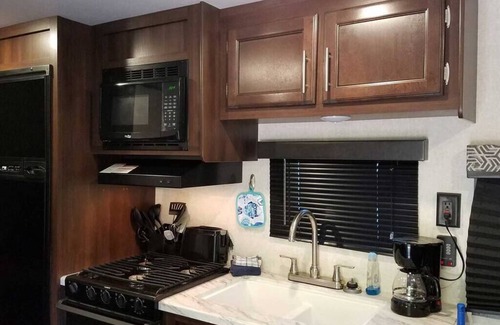 Helmsburg RV Rental | Rental RV - Camper A