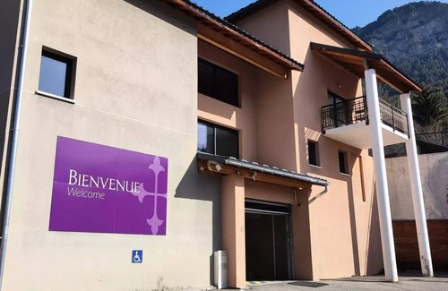 Jausiers Apartment | Residence Chateau Des Magnans Bat B - 3 Rooms for 6 People