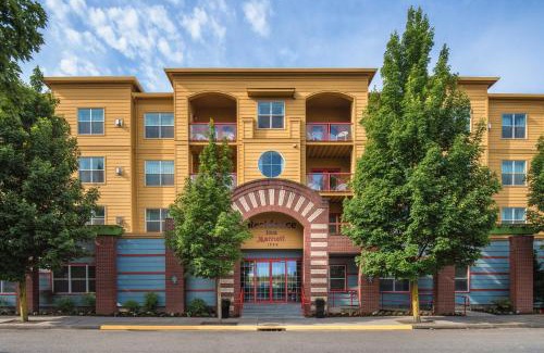 Bridgeton Hotel | Residence Inn by Marriott Portland North