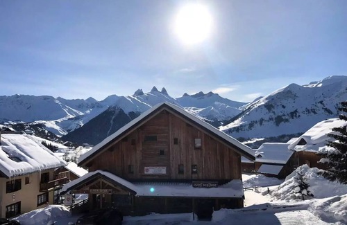 Saint-Jean-d'Arves Apartment | Residence La Fontaine Du Roi - Family apartment 8 beds, mountain view area of Sybelles