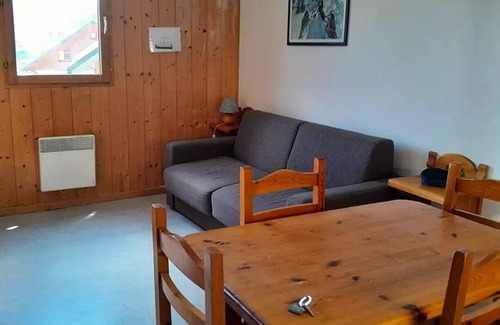 Saint-Jean-d'Arves Apartment | Residence La Fontaine Du Roi - Apartment 6 beds, 300m from the ski slopes, mountain view