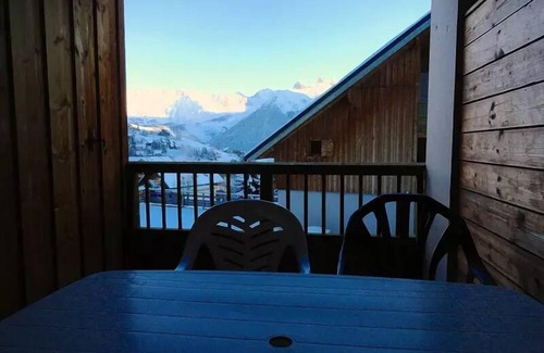 Saint-Jean-d'Arves Apartment | Residence La Fontaine Du Roi - Apartment 6 beds, 50m from the ski slopes, mountain view