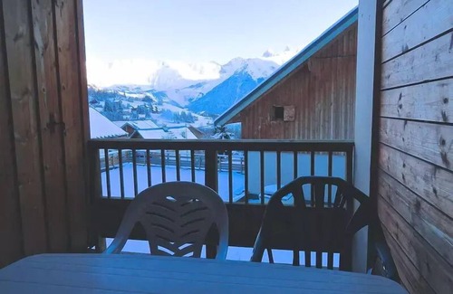 Saint-Jean-d'Arves Apartment | Residence La Fontaine Du Roi - Apartment 6 beds, 50m from the ski slopes, mountain view
