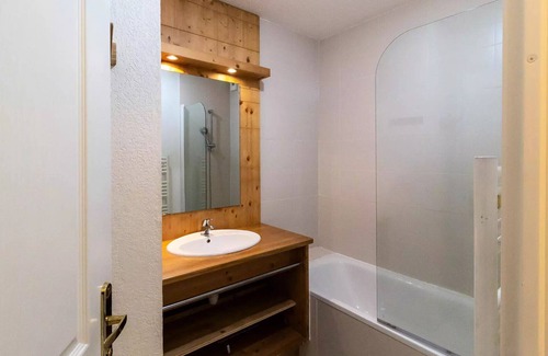 Les Orres Apartment | Residence Le Balcon Des Airelles - Warm, redecorated apartment in the heart of Orres