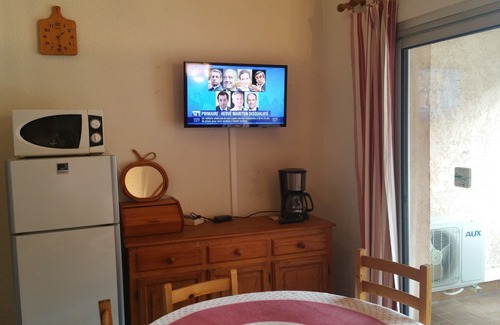 Bastide Giraud Apartment | Residence Provençale Pool Parking WIFI 2 kms Sea Villeneuve Loubet 3 Rooms