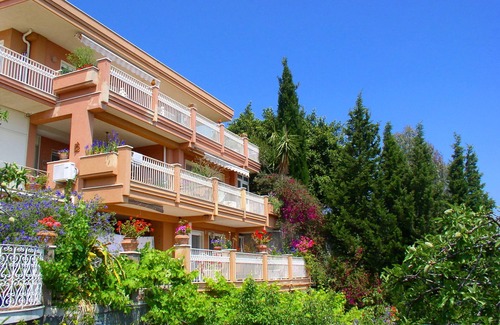 Taormina Apartment | Residence Schuler - Apartment 'E' with sea and Mount Etna view