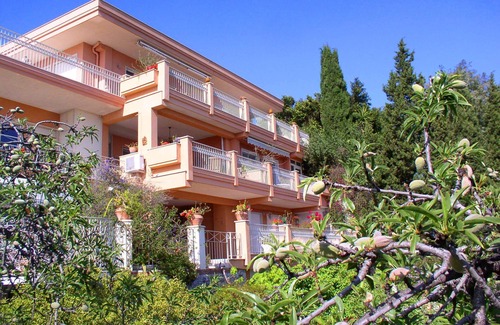 Taormina Apartment | Residence Schuler - Apartment 'E' with sea and Mount Etna view