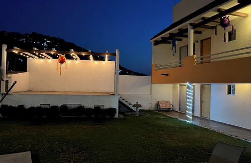 Jiutepec House | Residencia con Jardín y Alberca, Capacidad 41 huéspedes/10 habitaciones con baño