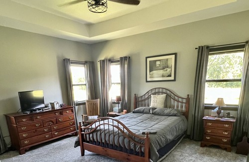 Winneconne House | Residential Home 15 miles from EAA for Executive, Business or Family Rental