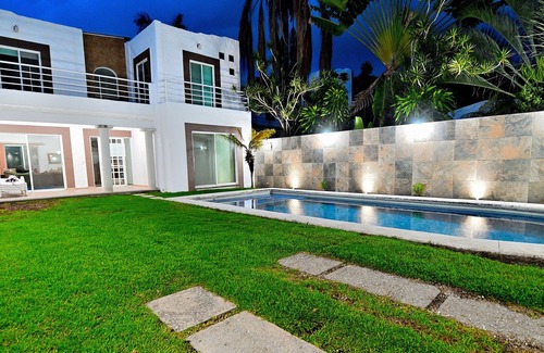 Jiutepec House | Residential house with excellent climate and serenity
