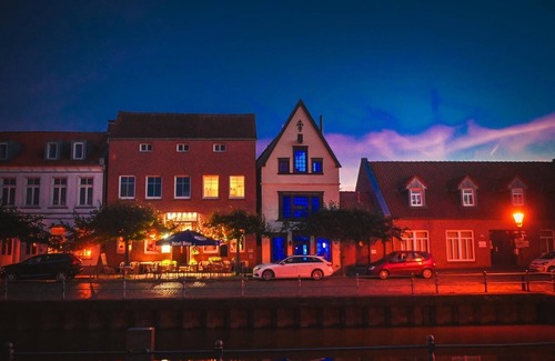 Weener House | Residential idyll with harbor view
