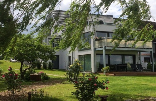 Ploen Apartment | Residenz am Trammer See, Seetraum, jetty, boat, WLAN, heated cabin. ChicFewo
