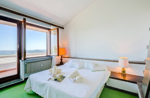 Lesa Apartment | Residenza Over The Lake Ada's Terrace, Lesa, Italy
