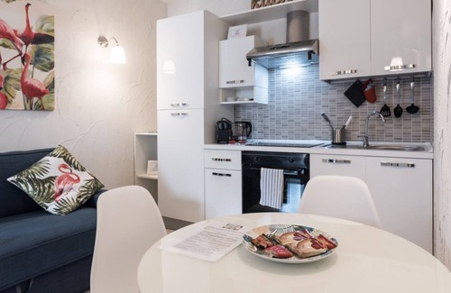 Porto Sant'Elpidio Apartment | Resilience Tropical Apartment&Room (App. Flamingo)