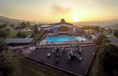 Massanutten House | Resort Amenities, Mountain Views, Sauna!