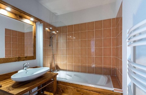 Abries Apartment | Resort center, fitness, swimming pool, parking, tv, ski locker, 26-36m², Abriès