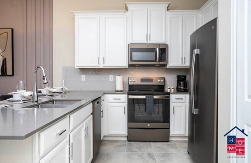 Four Corners Apartment | Resort Condo in Orlando: Cozy Retreat with Lazy River & Kids` Water Park Near Disney