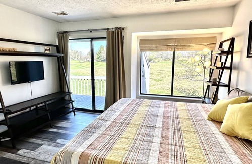 Avoca Condo | Resort/Golf Living near IU!