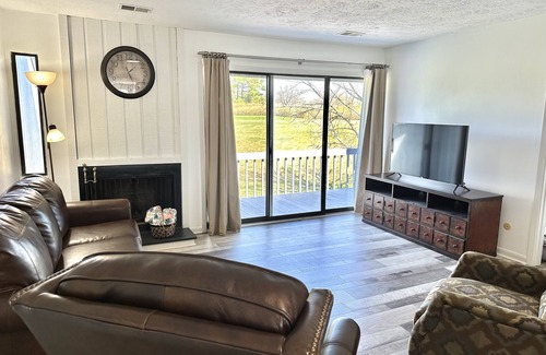 Avoca Condo | Resort/Golf Living near IU!