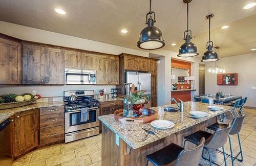 Ivins House | Resort home with private washer/dryer, shared pool, water park & hot tub