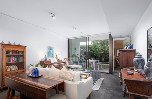Brighton Apartment | Resort living with courtyard at a Superb Bayside Location, Resort living at a Superb Bayside Locati
