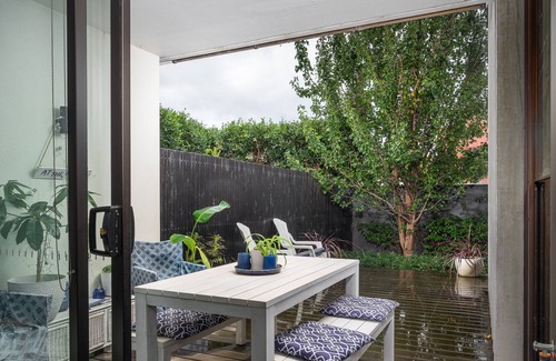 Brighton Apartment | Resort living with courtyard at a Superb Bayside Location, Resort living at a Superb Bayside Locati