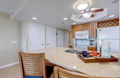 Cocoa Beach Resort | Resort on Cocoa Beach, Beautiful Condo with pool on Beach! Family Friendly!