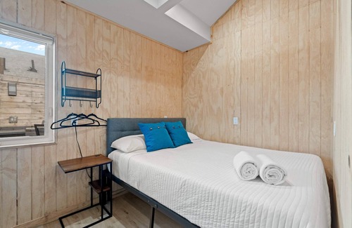 Stockton Hotel | Resort Perks: 10 beds, Beach House, deck & kitchen