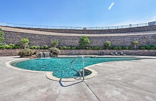 Osage Beach Apartment | Resort Perks and Porch Central Lands End Condo!