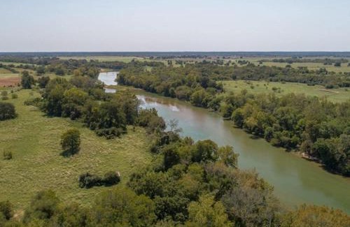 Smithville House | Resort pool RIVER front40 minutes from Austin
