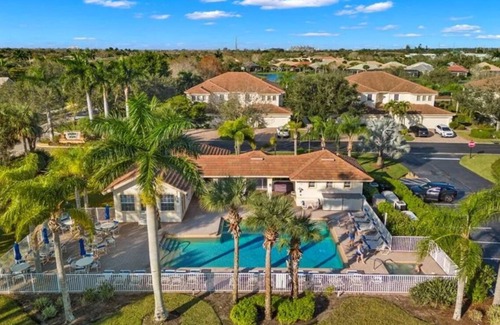 Fort Myers Condo | Resort Style 2-bedroom condo in Ft Myers - with Verandah Club Social Membership