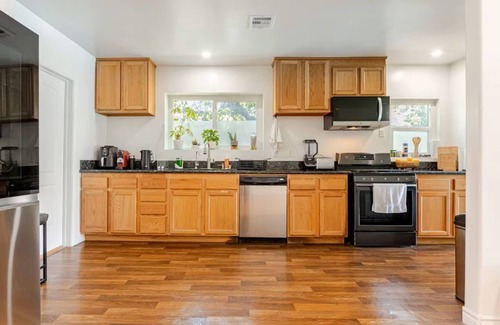North Hollywood House | Resort-style 3BD, pool, walk to shops/cafes