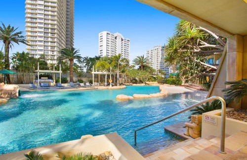 Surfers Paradise Apartment | Resort style 3br unit w/huge entertainers balcony