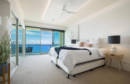 Surfers Paradise Apartment | Resort style 3br unit w/huge entertainers balcony