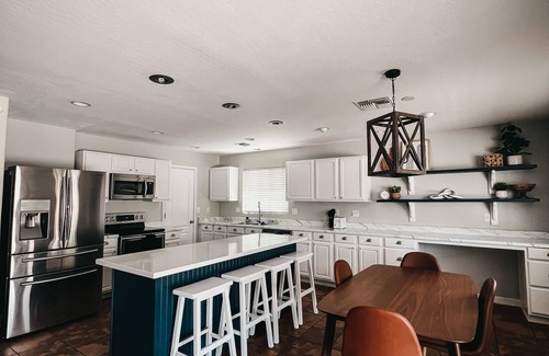 Estrella Village House | Resort Style Heated Pool close to Entertainment