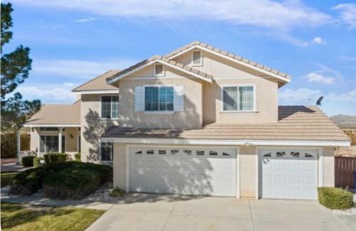 Apple Valley House | Resort Style House